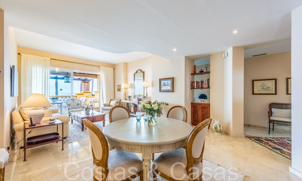 Amplio apartamento en venta en un complejo de playa cerrado con vistas despejadas al mar al este del centro de Marbella 66027