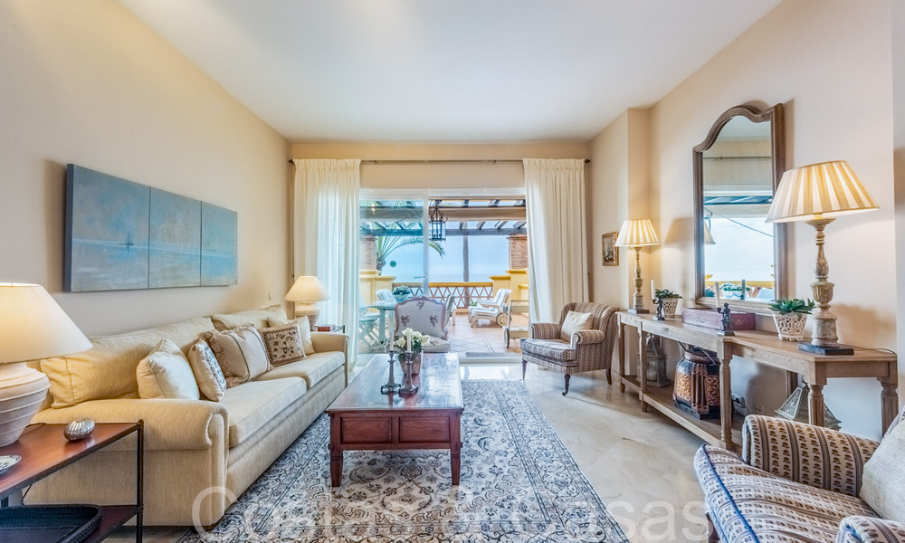 Amplio apartamento en venta en un complejo de playa cerrado con vistas despejadas al mar al este del centro de Marbella 66029