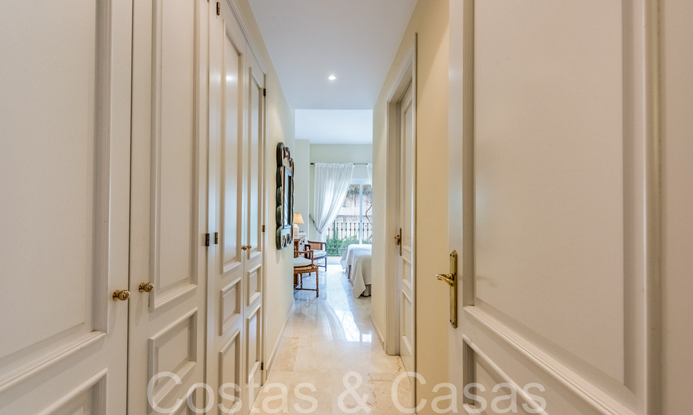 Amplio apartamento en venta en un complejo de playa cerrado con vistas despejadas al mar al este del centro de Marbella 66034