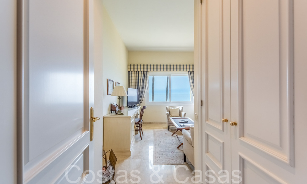 Amplio apartamento en venta en un complejo de playa cerrado con vistas despejadas al mar al este del centro de Marbella 66044