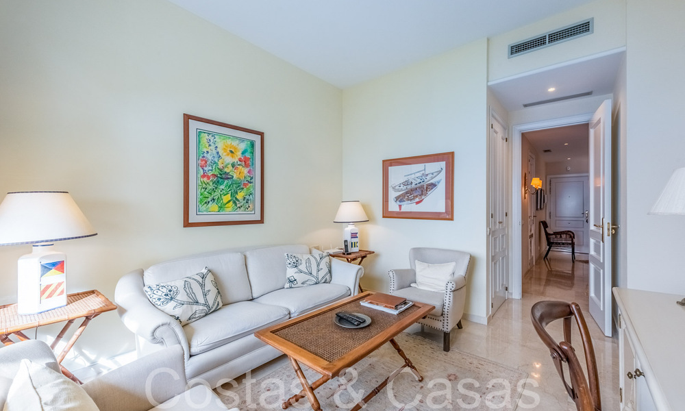 Amplio apartamento en venta en un complejo de playa cerrado con vistas despejadas al mar al este del centro de Marbella 66046