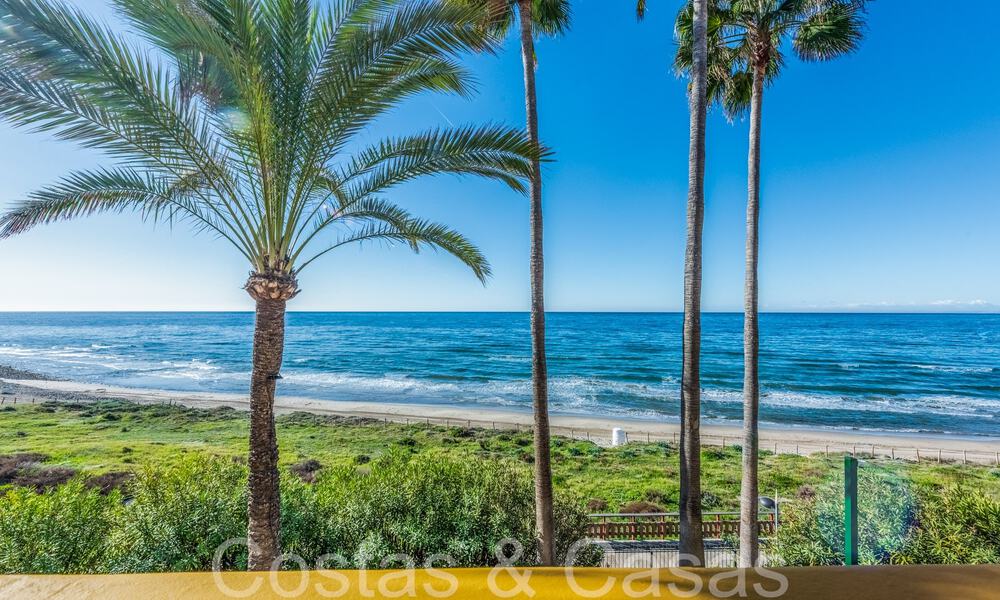 Amplio apartamento en venta en un complejo de playa cerrado con vistas despejadas al mar al este del centro de Marbella 66052