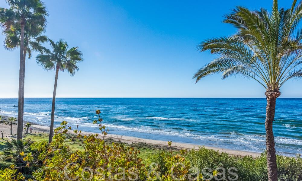 Amplio apartamento en venta en un complejo de playa cerrado con vistas despejadas al mar al este del centro de Marbella 66058