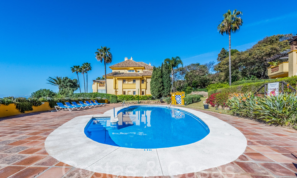 Amplio apartamento en venta en un complejo de playa cerrado con vistas despejadas al mar al este del centro de Marbella 66061