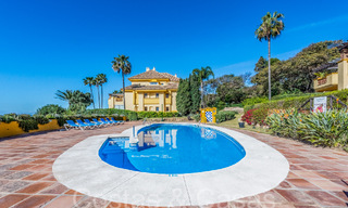 Amplio apartamento en venta en un complejo de playa cerrado con vistas despejadas al mar al este del centro de Marbella 66061 