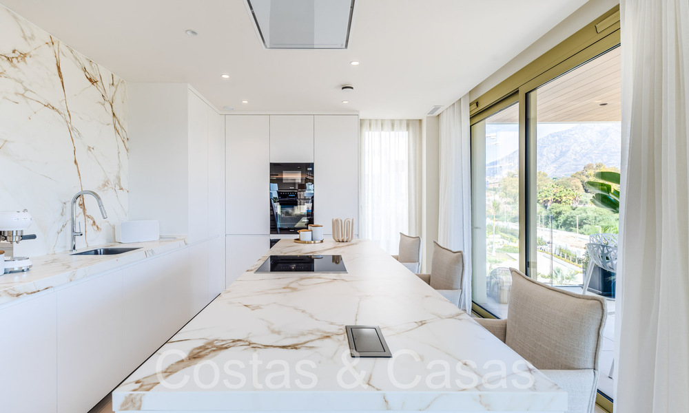 Ático ultra lujoso con piscina privada en venta en el centro de la Milla de Oro de Marbella 66164