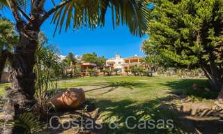 Villa andaluza en venta justo en la playa, en la Nueva Milla de Oro entre Marbella y Estepona 66248 