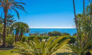 Villa andaluza en venta justo en la playa, en la Nueva Milla de Oro entre Marbella y Estepona 66250 