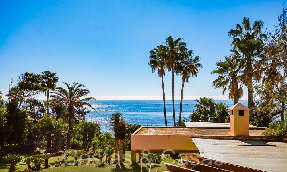 Villa andaluza en venta justo en la playa, en la Nueva Milla de Oro entre Marbella y Estepona 66256