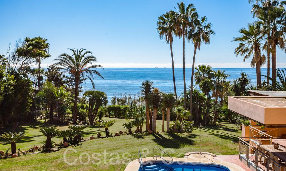 Villa andaluza en venta justo en la playa, en la Nueva Milla de Oro entre Marbella y Estepona 66260