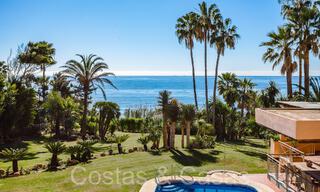 Villa andaluza en venta justo en la playa, en la Nueva Milla de Oro entre Marbella y Estepona 66260 