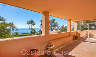 Villa andaluza en venta justo en la playa, en la Nueva Milla de Oro entre Marbella y Estepona 66262 