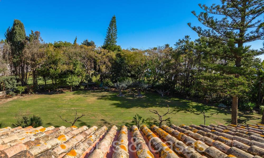 Villa andaluza en venta justo en la playa, en la Nueva Milla de Oro entre Marbella y Estepona 66263