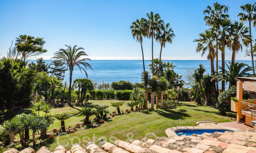 Villa andaluza en venta justo en la playa, en la Nueva Milla de Oro entre Marbella y Estepona 66265