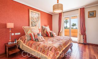 Villa andaluza en venta justo en la playa, en la Nueva Milla de Oro entre Marbella y Estepona 66268 