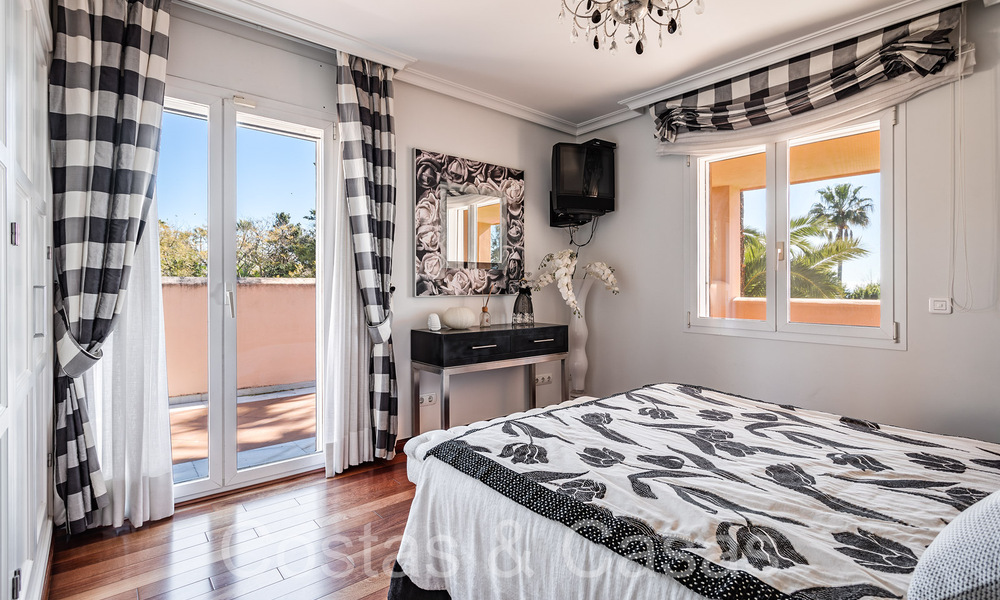 Villa andaluza en venta justo en la playa, en la Nueva Milla de Oro entre Marbella y Estepona 66270