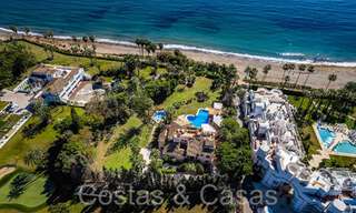 Villa andaluza en venta justo en la playa, en la Nueva Milla de Oro entre Marbella y Estepona 66284 