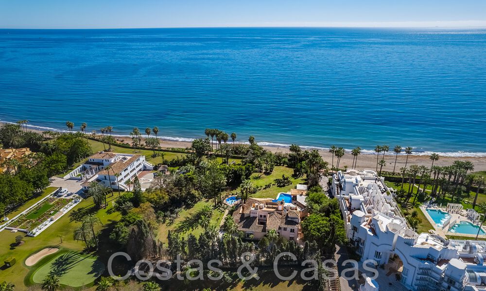 Villa andaluza en venta justo en la playa, en la Nueva Milla de Oro entre Marbella y Estepona 66285