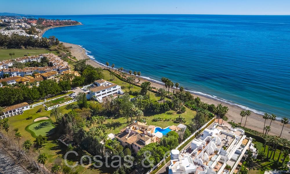 Villa andaluza en venta justo en la playa, en la Nueva Milla de Oro entre Marbella y Estepona 66286