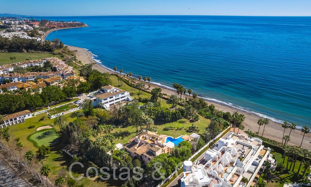 Villa andaluza en venta justo en la playa, en la Nueva Milla de Oro entre Marbella y Estepona 66286