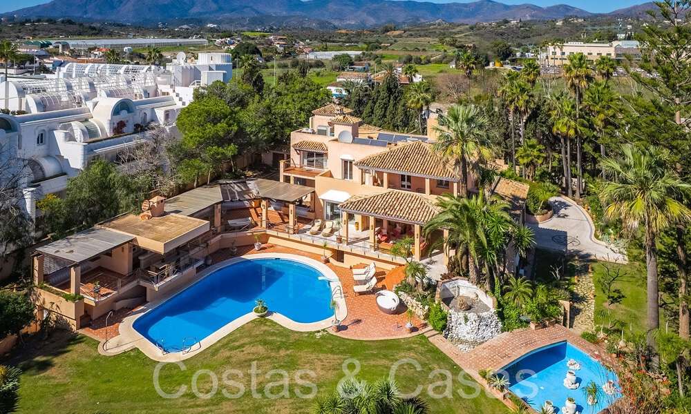 Villa andaluza en venta justo en la playa, en la Nueva Milla de Oro entre Marbella y Estepona 66290