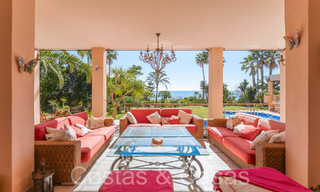 Villa andaluza en venta justo en la playa, en la Nueva Milla de Oro entre Marbella y Estepona 66300 