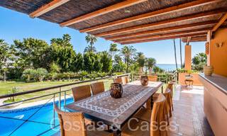Villa andaluza en venta justo en la playa, en la Nueva Milla de Oro entre Marbella y Estepona 66304 