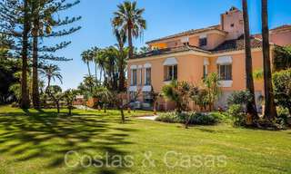 Villa andaluza en venta justo en la playa, en la Nueva Milla de Oro entre Marbella y Estepona 66317 