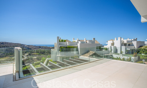 Listo para entrar a vivir, ático nuevo de 3 dormitorios en venta con vistas al mar en un complejo cerrado en Benahavis - Marbella 66214