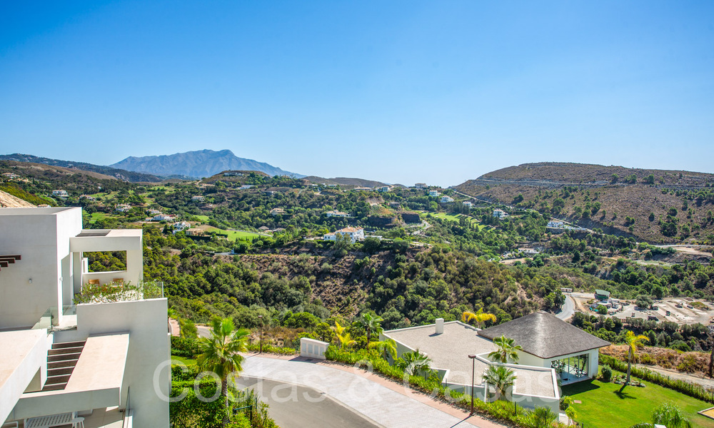 Listo para entrar a vivir, ático nuevo de 3 dormitorios en venta con vistas al mar en un complejo cerrado en Benahavis - Marbella 66215