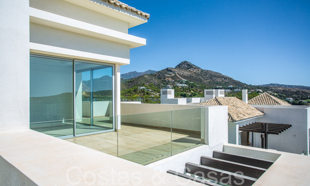 Listo para entrar a vivir, ático nuevo de 3 dormitorios en venta con vistas al mar en un complejo cerrado en Benahavis - Marbella 66216