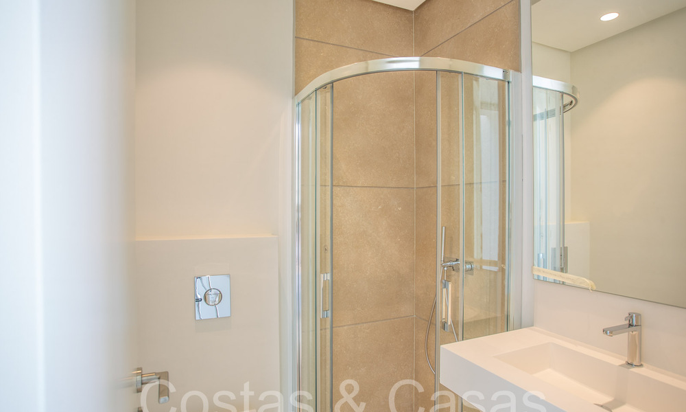 Listo para entrar a vivir, ático nuevo de 3 dormitorios en venta con vistas al mar en un complejo cerrado en Benahavis - Marbella 66219