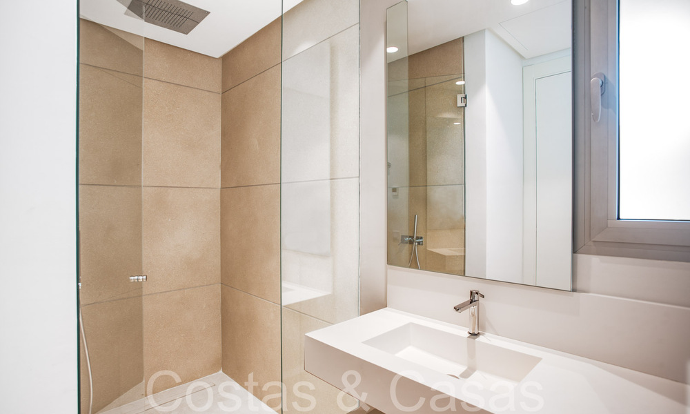 Listo para entrar a vivir, ático nuevo de 3 dormitorios en venta con vistas al mar en un complejo cerrado en Benahavis - Marbella 66220