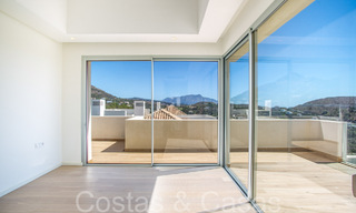 Listo para entrar a vivir, ático nuevo de 3 dormitorios en venta con vistas al mar en un complejo cerrado en Benahavis - Marbella 66224 