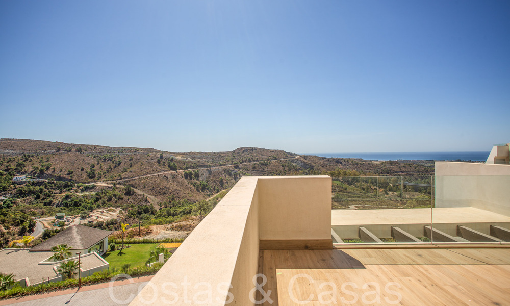 Listo para entrar a vivir, ático nuevo de 3 dormitorios en venta con vistas al mar en un complejo cerrado en Benahavis - Marbella 66226