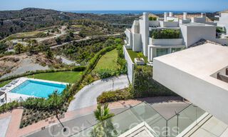 Listo para entrar a vivir, ático nuevo de 3 dormitorios en venta con vistas al mar en un complejo cerrado en Benahavis - Marbella 66230 