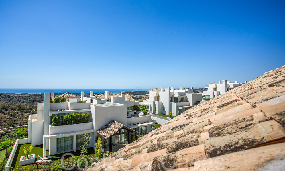 Listo para entrar a vivir, ático nuevo de 3 dormitorios en venta con vistas al mar en un complejo cerrado en Benahavis - Marbella 66232