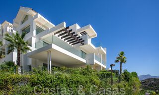 Listo para entrar a vivir, ático nuevo de 3 dormitorios en venta con vistas al mar en un complejo cerrado en Benahavis - Marbella 66233 
