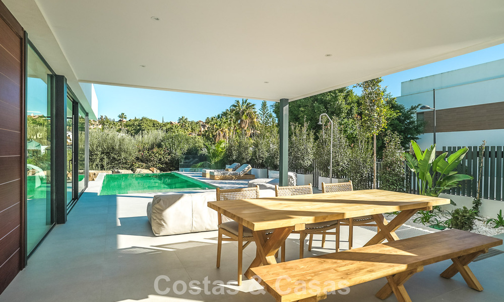 Villa de lujo moderna lista para entrar a vivir en venta junto al campo de golf en la Nueva Milla de Oro, Marbella - Estepona 66405