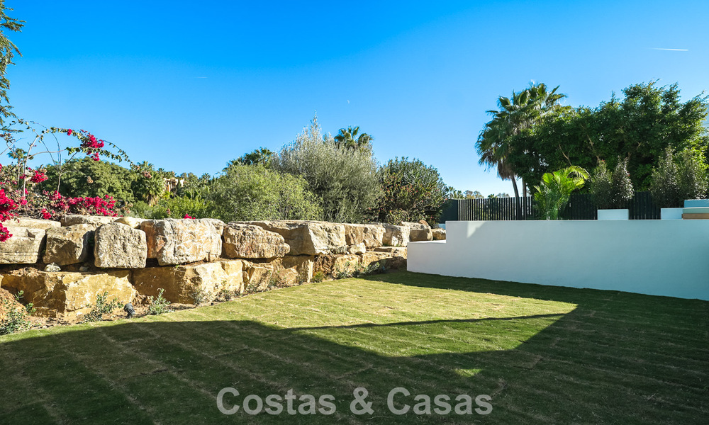 Villa de lujo moderna lista para entrar a vivir en venta junto al campo de golf en la Nueva Milla de Oro, Marbella - Estepona 66410