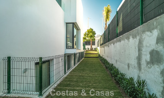 Villa de lujo moderna lista para entrar a vivir en venta junto al campo de golf en la Nueva Milla de Oro, Marbella - Estepona 66411 