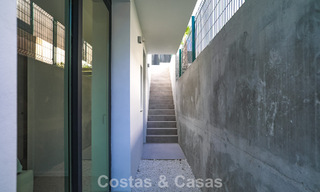 Villa de lujo moderna lista para entrar a vivir en venta junto al campo de golf en la Nueva Milla de Oro, Marbella - Estepona 66412 