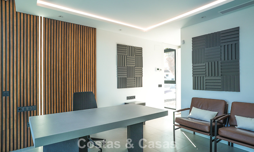 Villa de lujo moderna lista para entrar a vivir en venta junto al campo de golf en la Nueva Milla de Oro, Marbella - Estepona 66414