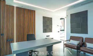 Villa de lujo moderna lista para entrar a vivir en venta junto al campo de golf en la Nueva Milla de Oro, Marbella - Estepona 66414 