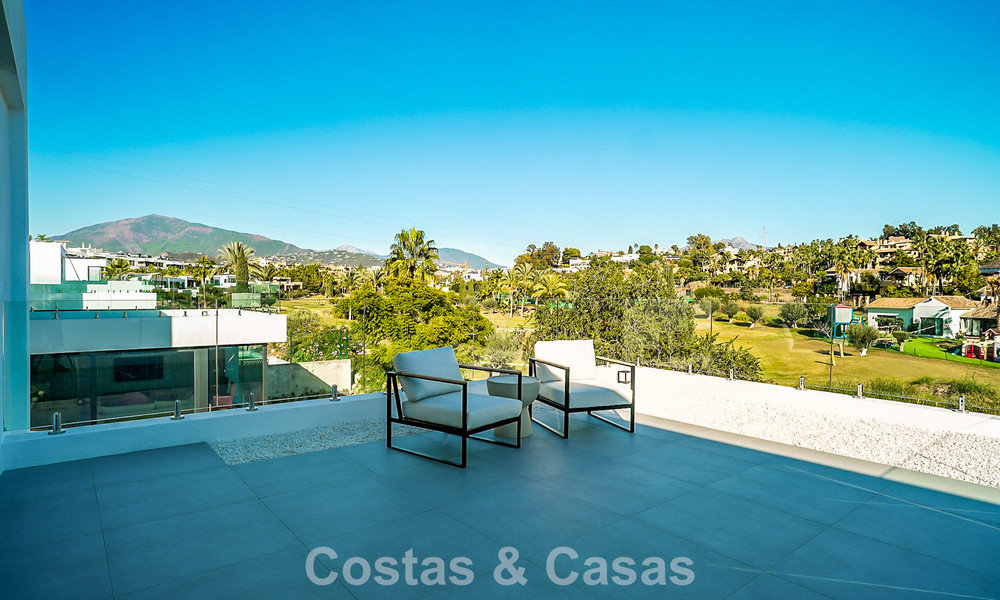 Villa de lujo moderna lista para entrar a vivir en venta junto al campo de golf en la Nueva Milla de Oro, Marbella - Estepona 66418