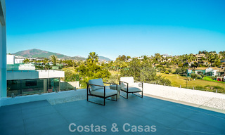 Villa de lujo moderna lista para entrar a vivir en venta junto al campo de golf en la Nueva Milla de Oro, Marbella - Estepona 66418 