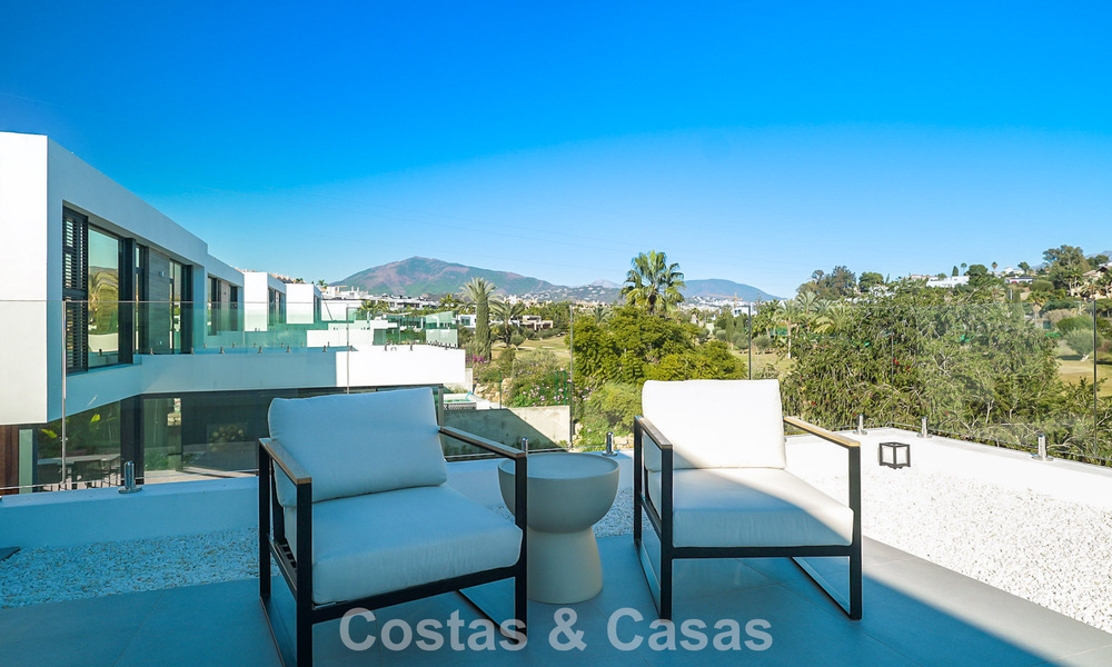 Villa de lujo moderna lista para entrar a vivir en venta junto al campo de golf en la Nueva Milla de Oro, Marbella - Estepona 66419