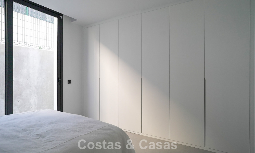 Villa de lujo moderna lista para entrar a vivir en venta junto al campo de golf en la Nueva Milla de Oro, Marbella - Estepona 66424