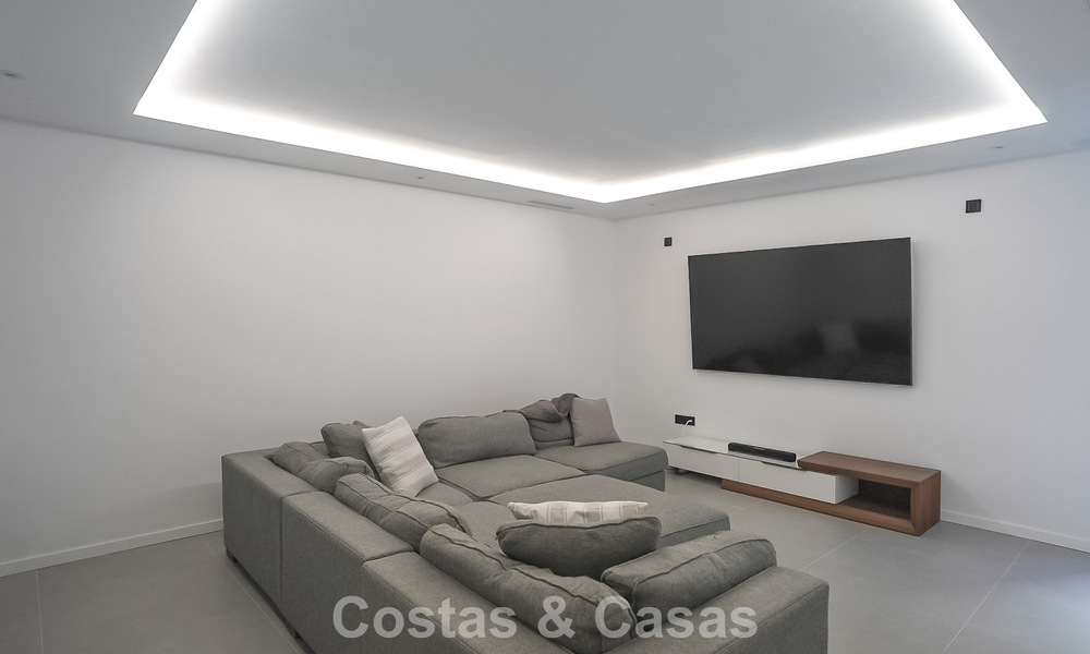 Villa de lujo moderna lista para entrar a vivir en venta junto al campo de golf en la Nueva Milla de Oro, Marbella - Estepona 66427