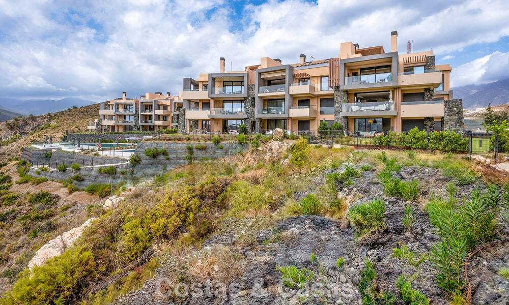 Listo para entrar a vivir, apartamento de lujo en venta en un prestigioso complejo de golf en las colinas de Marbella - Benahavis 66451